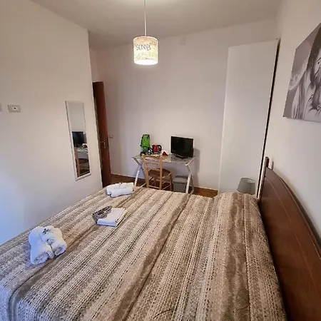 Le Stanze Di Aurora بيت ضيافة 5*